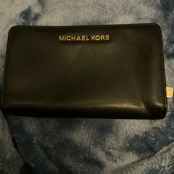 Michael Kors Black Wallet - Picture 1 of 2